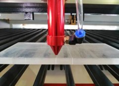 <b>其中的主要成分是天然石英砂和树脂</b>