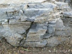 <b>石材开采和加工过程中会产生一定的废料、粉尘</b>