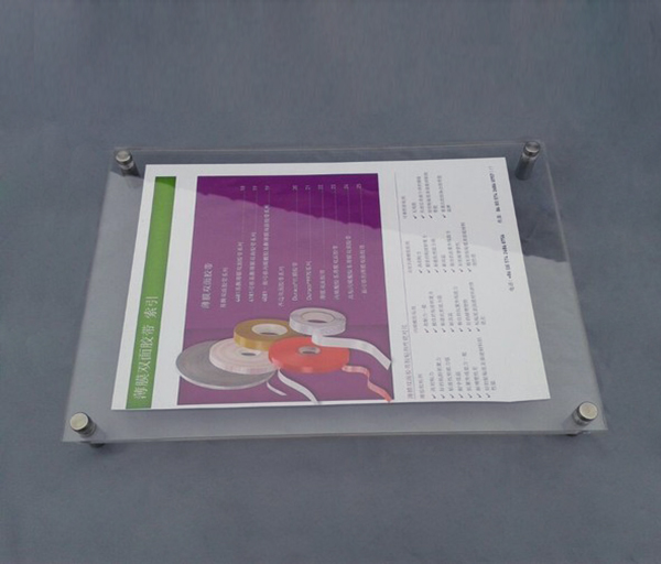 麦克风： 内置麦克风用于与Siri对话