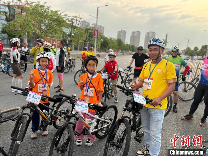 中缅双城边境山地自行车挑战赛瑞丽开赛 389名选