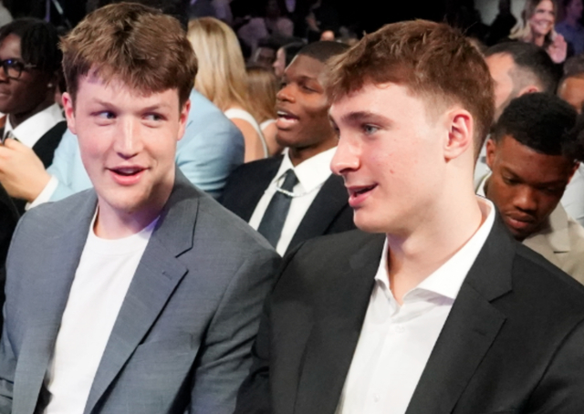 弗拉格41分钟砍32+9助攻创新秀纪录 克努佩尔领跑