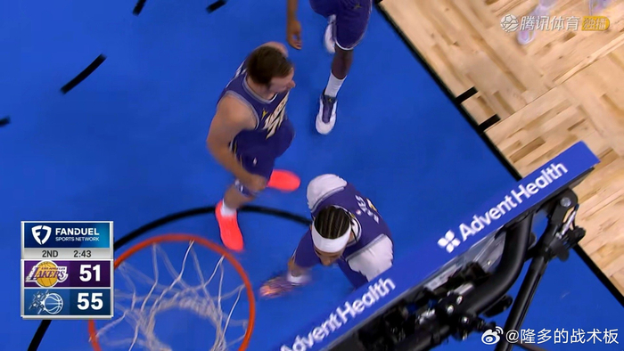 湖人半场落后魔术4分 暂停调整迎关键对决