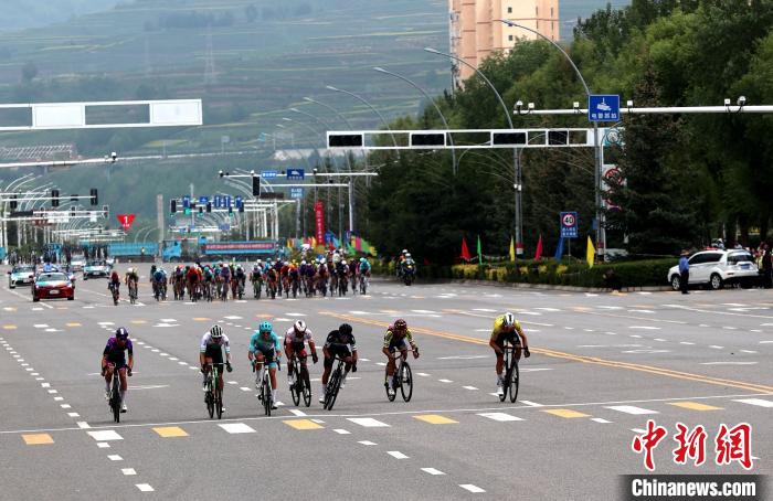 第二十三届环湖赛走进土乡：西班牙BH车队车手埃